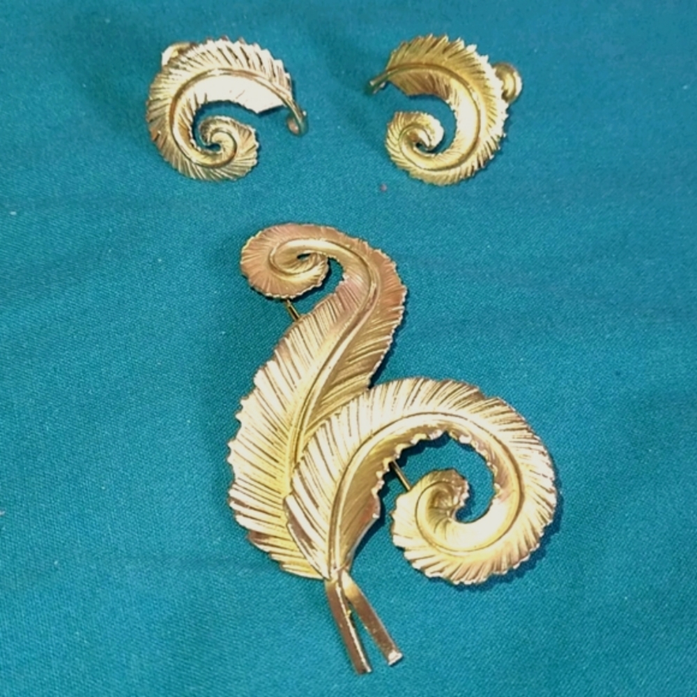 VTG Giovanni Brooch Screw Back earring set